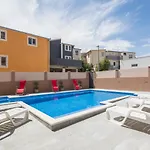 With Private Swimming Pool Podstrana