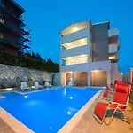 With Private Swimming Pool Apartament *