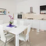 Apartament With Private Swimming Pool *