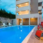 Apartament With Private Swimming Pool Podstrana