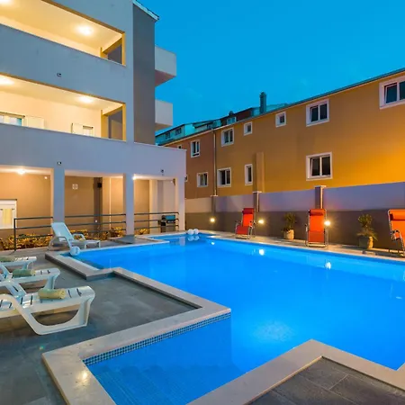 With Private Swimming Pool Apartament