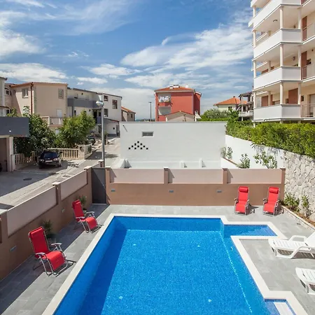 With Private Swimming Pool Podstrana